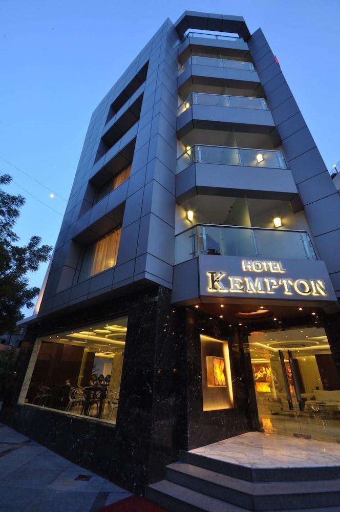 Kempton Hotel Calcutta Exteriör bild