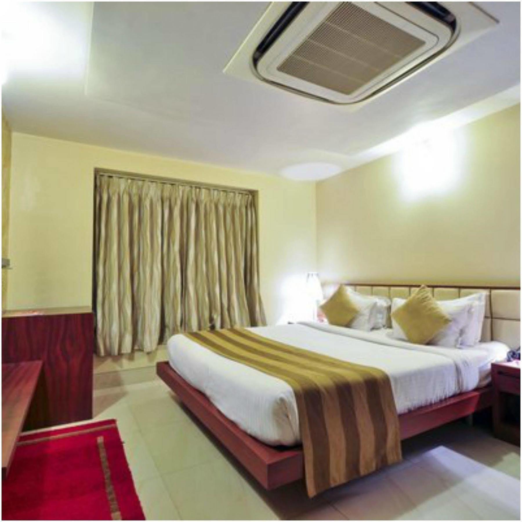 Kempton Hotel Calcutta Exteriör bild