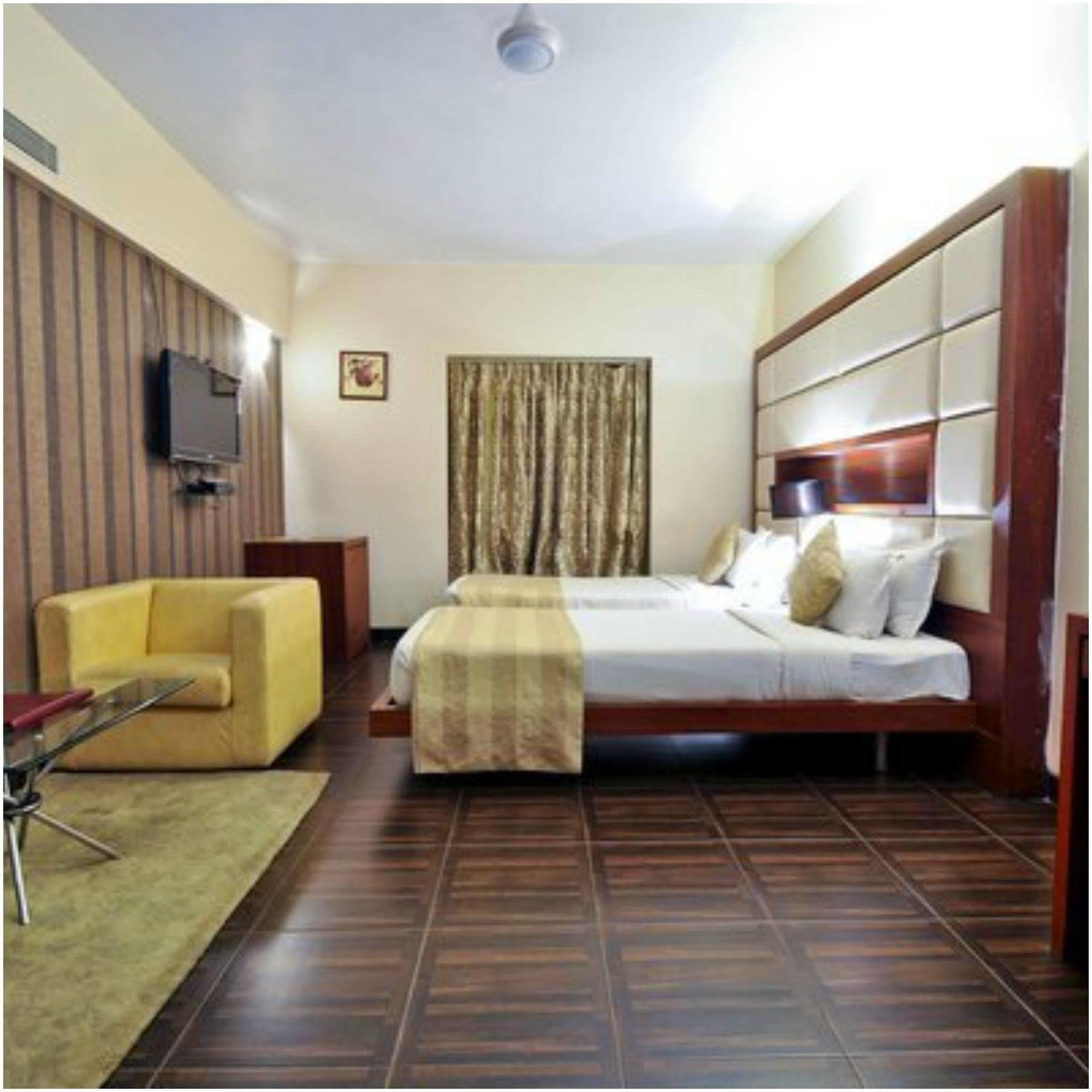 Kempton Hotel Calcutta Exteriör bild