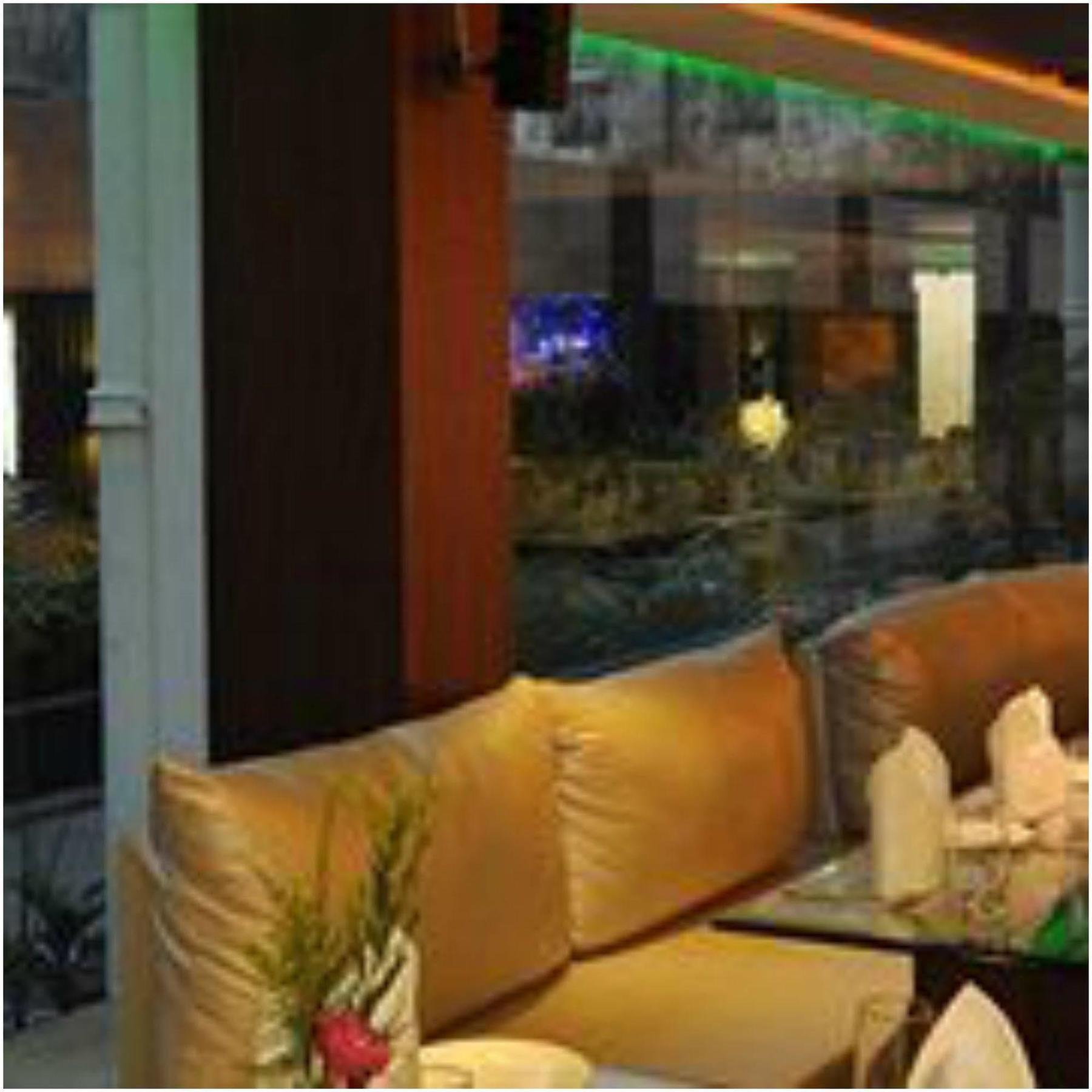 Kempton Hotel Calcutta Exteriör bild