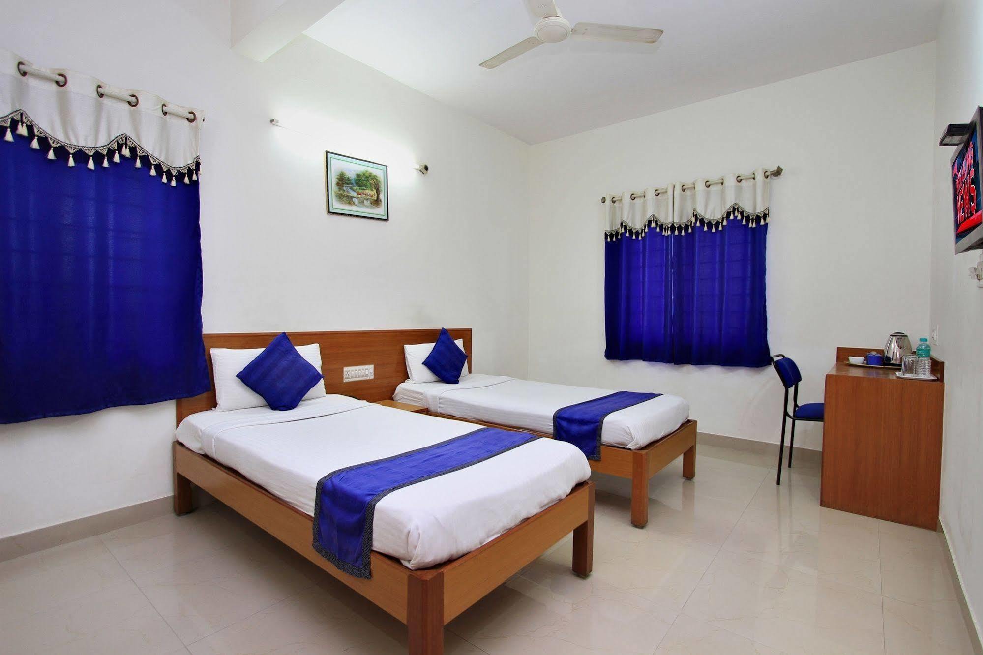 Kempton Hotel Calcutta Exteriör bild