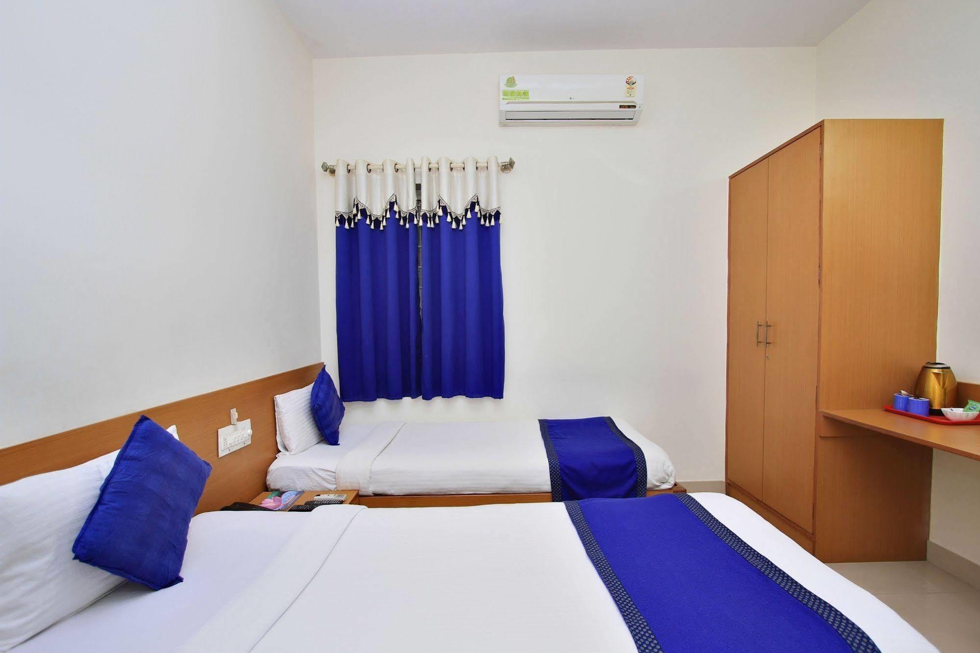 Kempton Hotel Calcutta Exteriör bild
